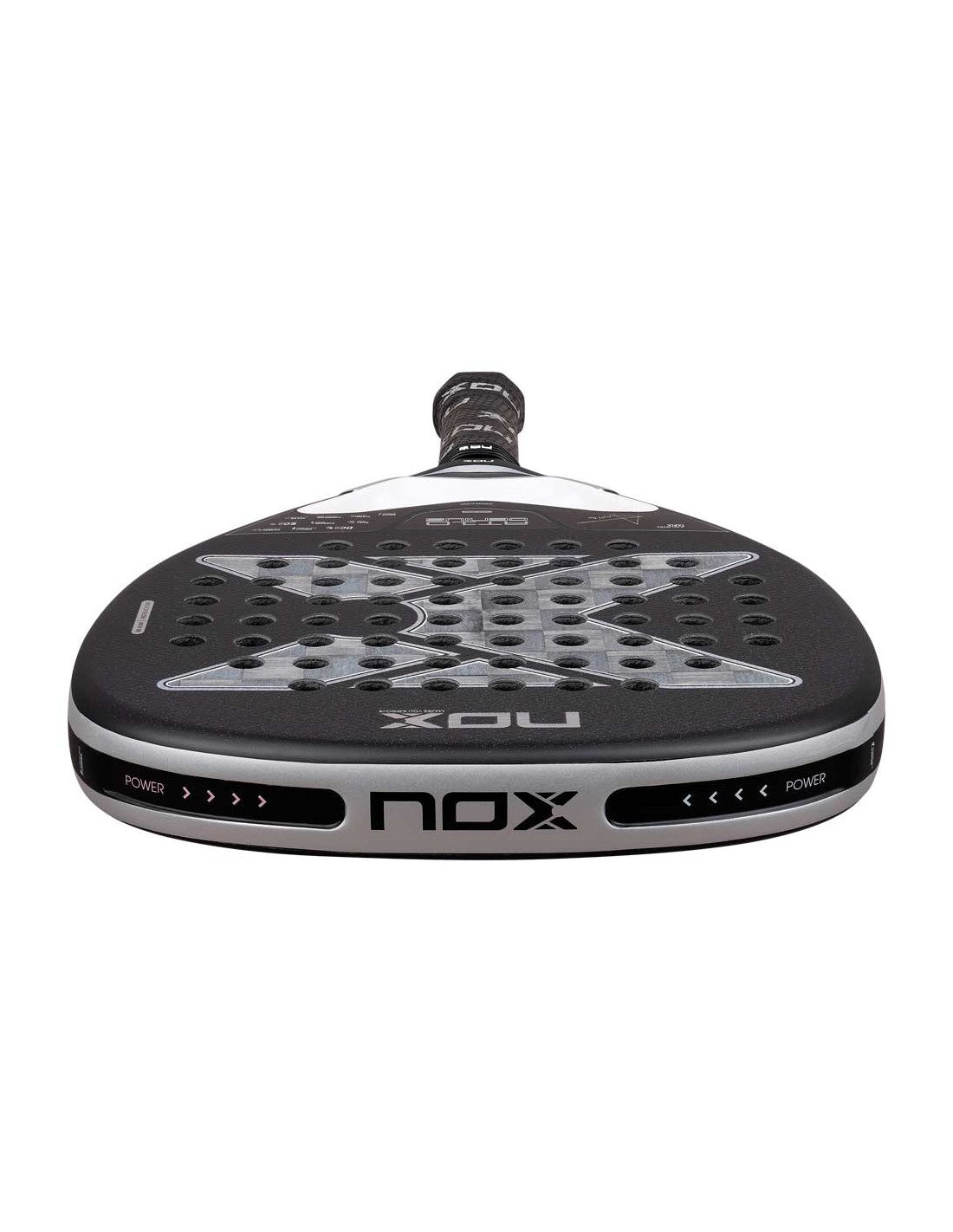 Verlengde grip en balanssysteem van de Nox AT10 Genius Attack 2026