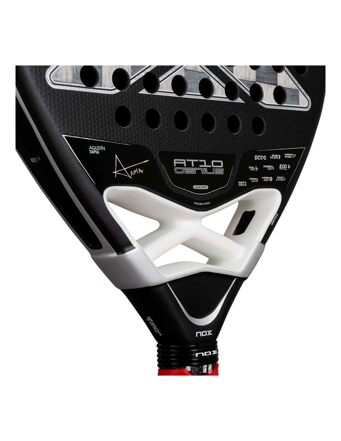 Close-up bladstructuur 18K aluminised carbon Nox AT10 Genius Attack 2026